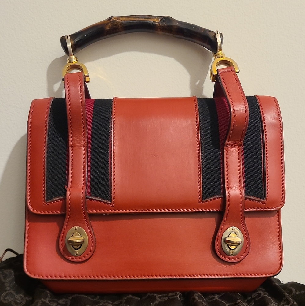 Gucci vintage lunchbox bag in red